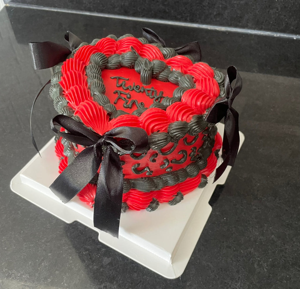 Vintage bow bento cake